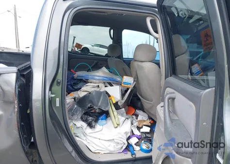 2004 Toyota Tundra Sr5 V8 z USA, uszkodzony, nr VIN 5TBET341X4S434486